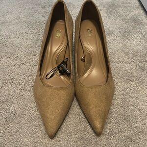 NWT Zara Latest from Paris,High-heel Beige, Gorgeous!